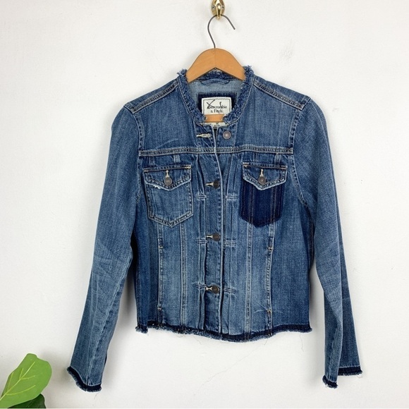 Abercrombie & Fitch Jackets & Blazers - Abercrombie & Fitch Frayed Hem Classic Denim Jacket Sz M